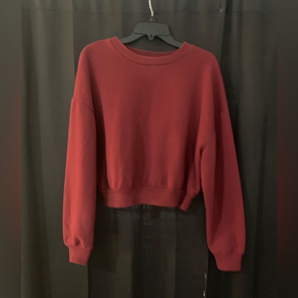 Wild Fable cropped sweatshirt. Burgundy color.
